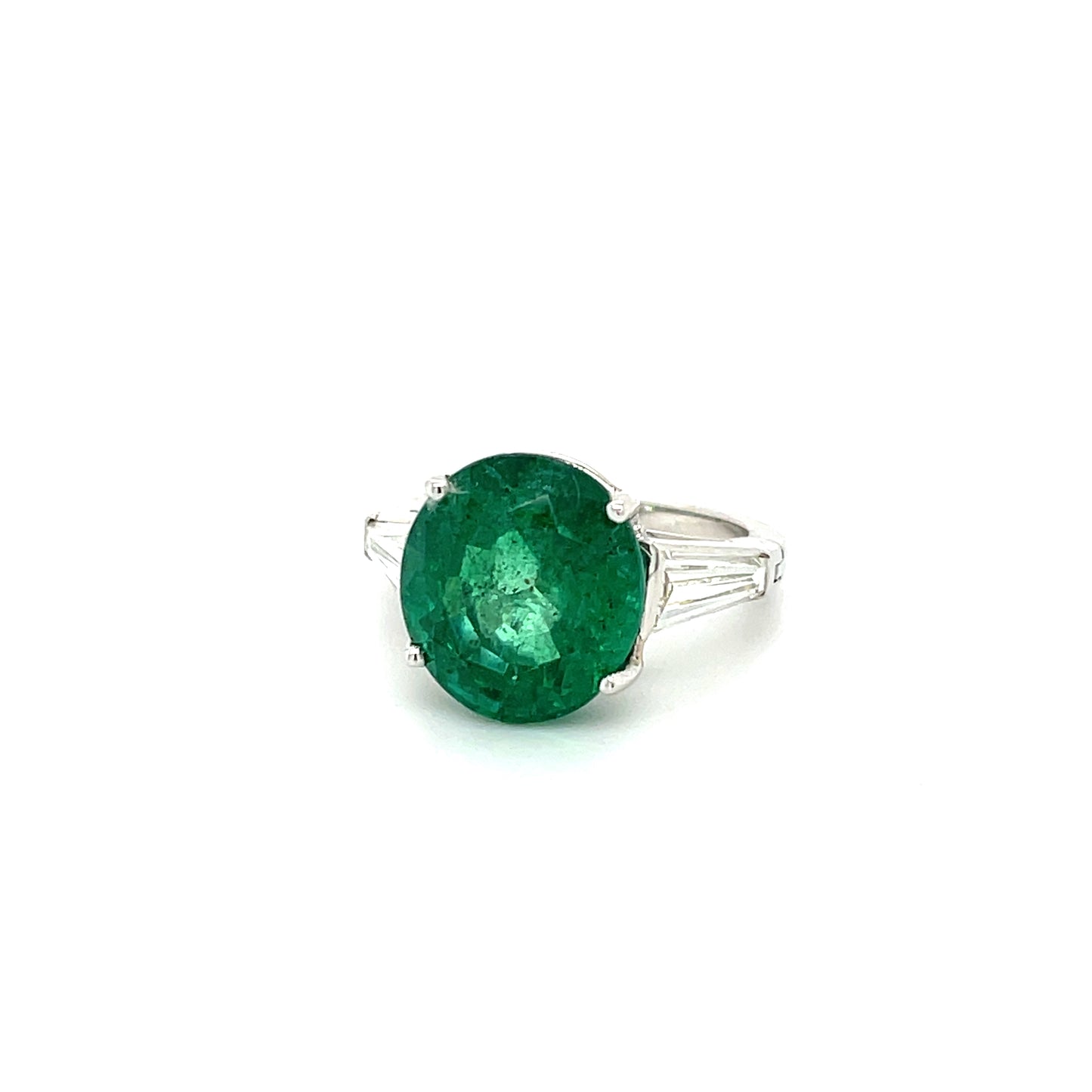 7.10ct Round Emerald 1.10ct Baguette Diamond Platinum Estate Ring (Circa 1970s)