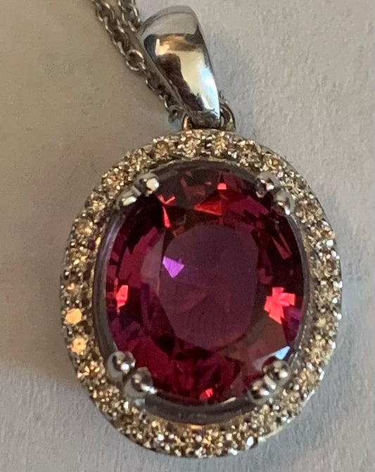 14KW Garnet &  Diamond Pendant 2.89ct(gr) 0.20ct twt(dia) ESTATE 14k chain Lengt