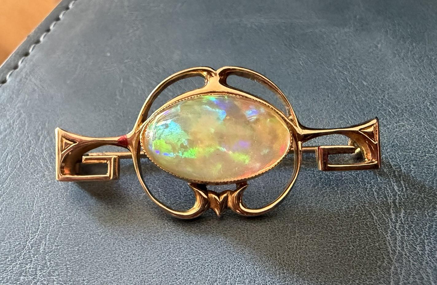 Original Victorian 11ct Mexican Jelly opal 14KY Gold Brooch (Antique 1890s)