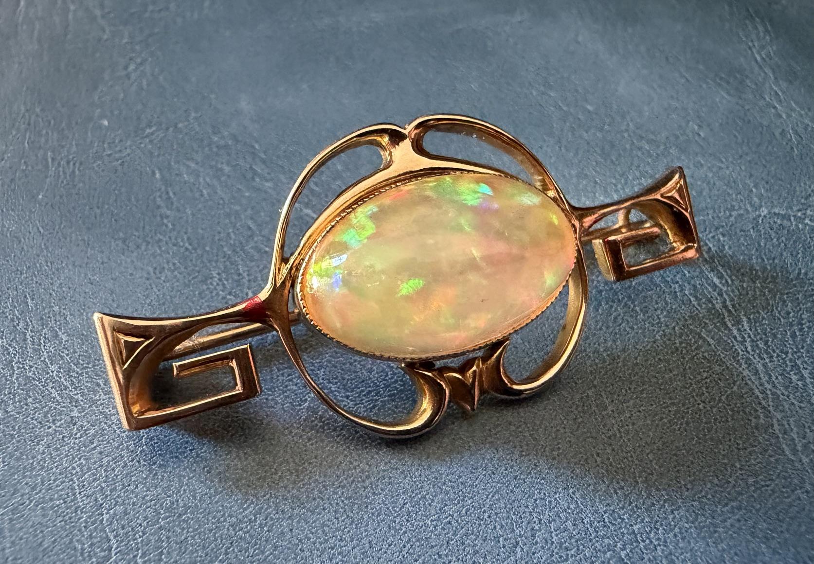Original Victorian 11ct Mexican Jelly opal 14KY Gold Brooch (Antique 1890s)