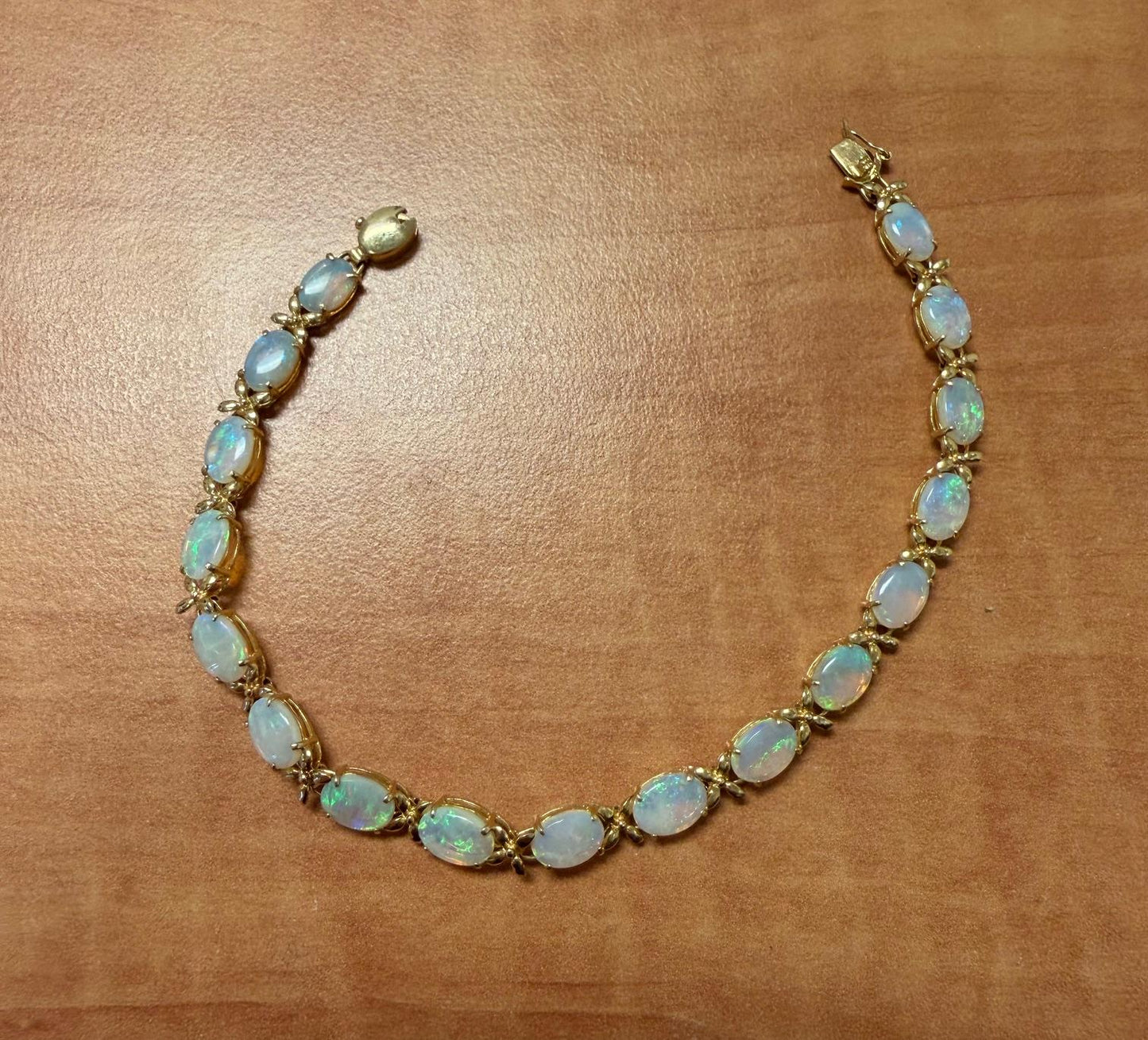 5.50ct Australian Opal 14KY Bracelet