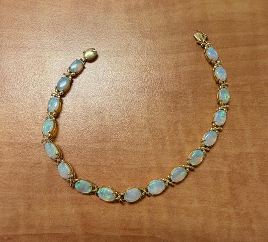 5.50ct Australian Opal 14KY Bracelet