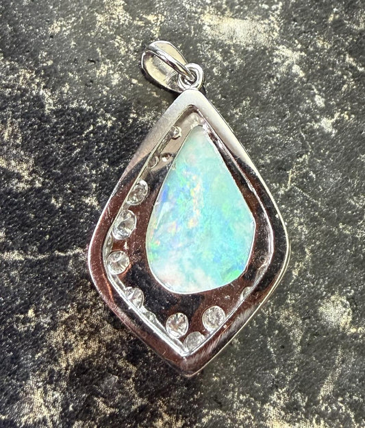 Estate  6.50ct Australian  Opal &  0.50ctw Diamond 14KY White Gold 5.70gr Pendan