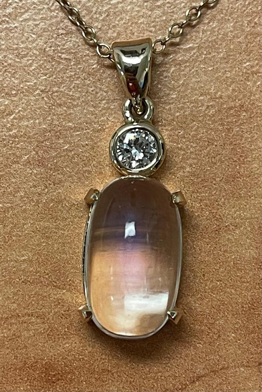 8.69ct Moonstone 14KY Pendant