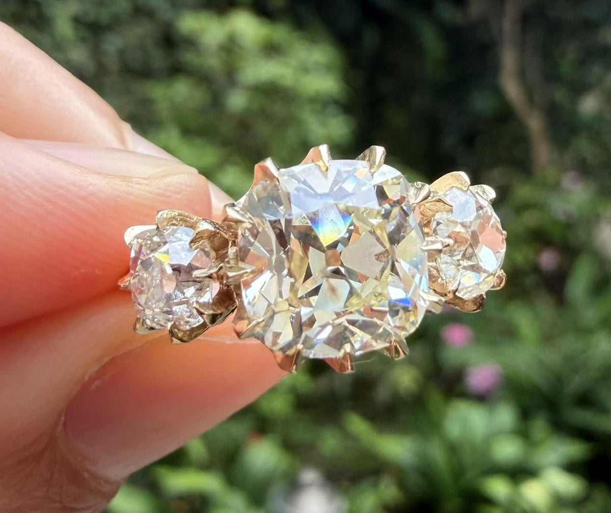 3.02ct (O-P VVS2) Old Mine Cushion Diamond 14KY Gold Ring 1.26ct SD 4.50g