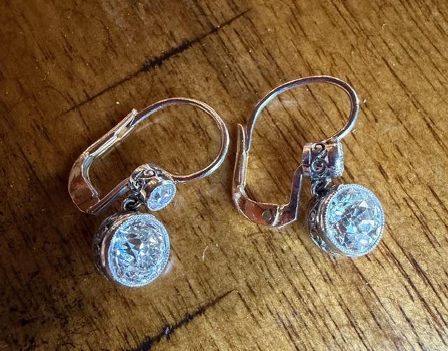 1.87ct (Two Center Round Diamonds) PT+18KY Earrings