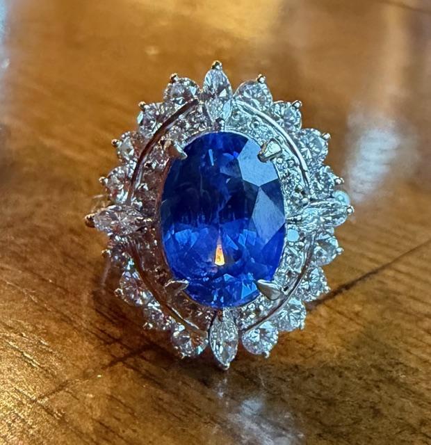 4.23ct Oval Sapphire 1.35ct Diamond Platinum Ring 11.87g
