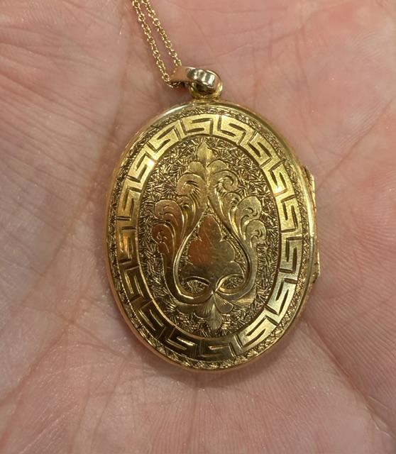 Victorian English 15KY Gold 13.70g Locket Circa 1890s Hand Engraved | 14k Chain