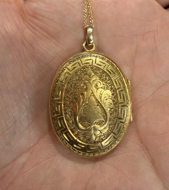 Victorian English 15KY Gold 13.70g Locket Circa 1890s Hand Engraved | 14k Chain