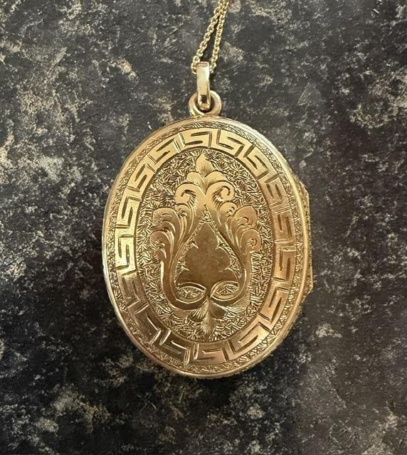 Victorian English 15KY Gold 13.70g Locket Circa 1890s Hand Engraved | 14k Chain