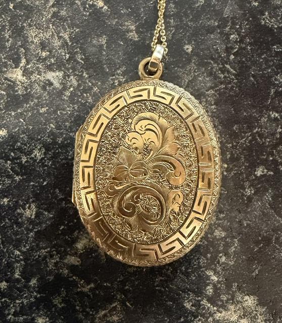 Victorian English 15KY Gold 13.70g Locket Circa 1890s Hand Engraved | 14k Chain