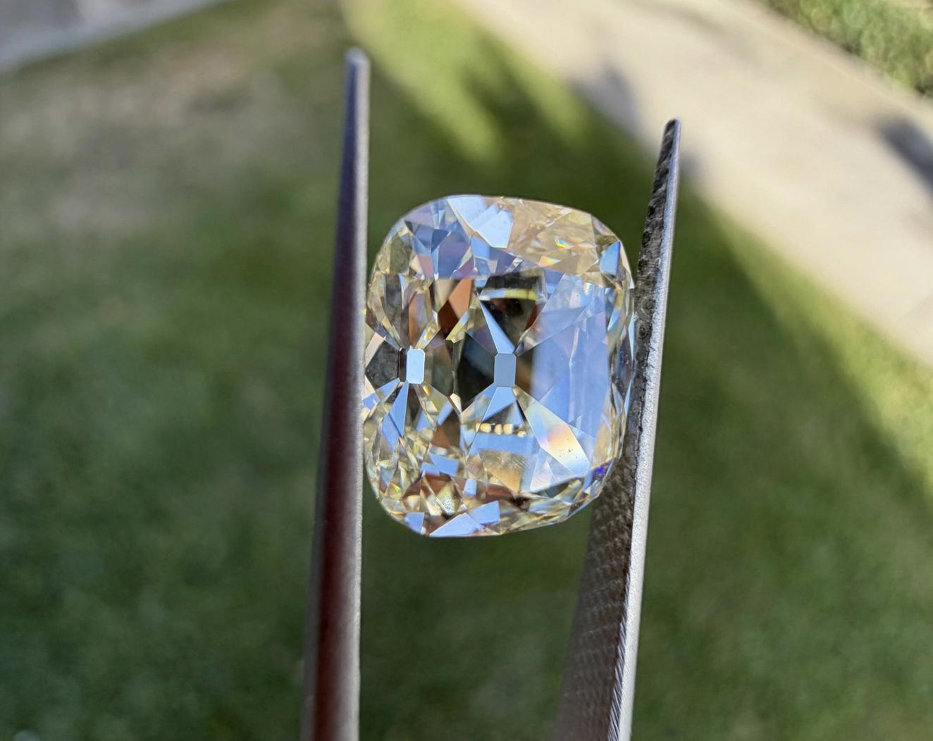 4.03ct N VS2 GIA Old Mine Cushion Diamond 18KY Ring