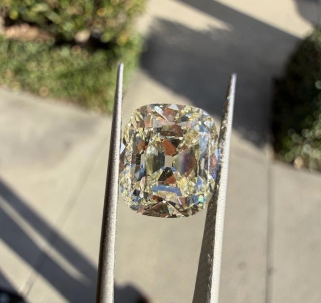 4.03ct N VS2 GIA Old Mine Cushion Diamond 18KY Ring