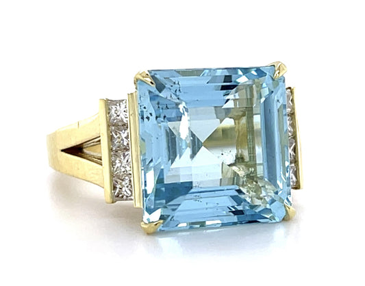 8.96ct Aquamarine .41ct Princess Diamond 14KY Ring 10.88g 7 Size