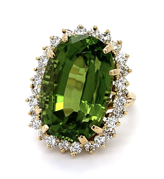 18KY Peridot &  Diamond Ring 14.1gr 20.00ct(pd) 2.00ct twt(dia) Circa 1970