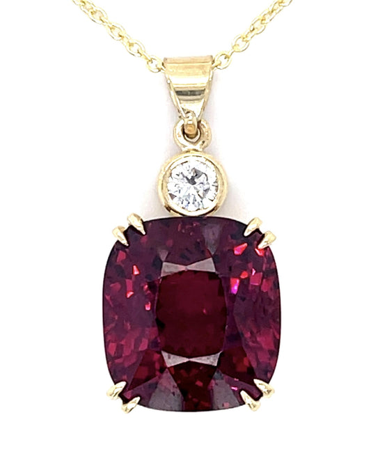 14.60ct Red Garnet .30ct Diamond 12KY Pendant 7.30g 14KY Chain 16"