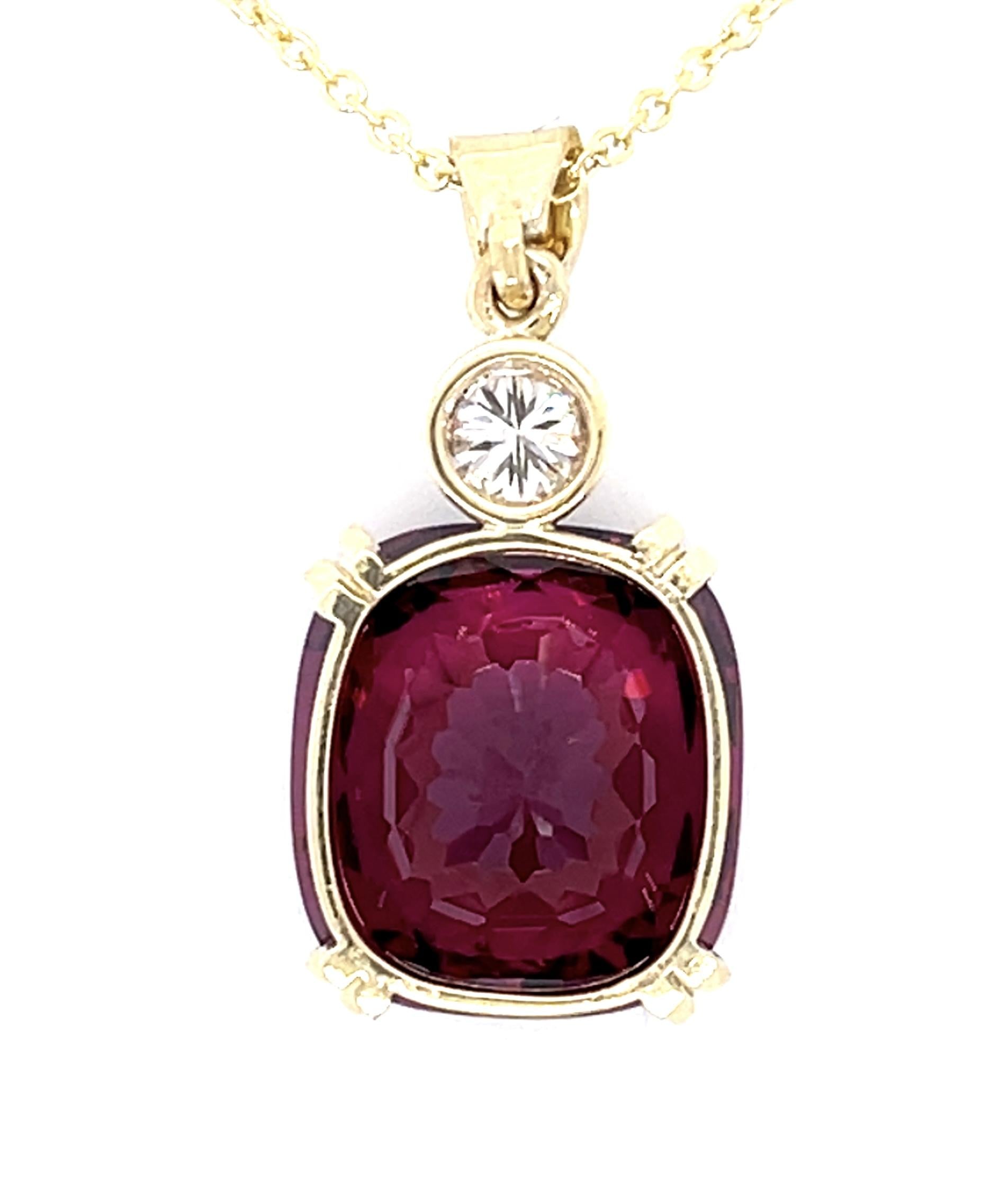 14.60ct Red Garnet .30ct Diamond 12KY Pendant 7.30g 14KY Chain 16"