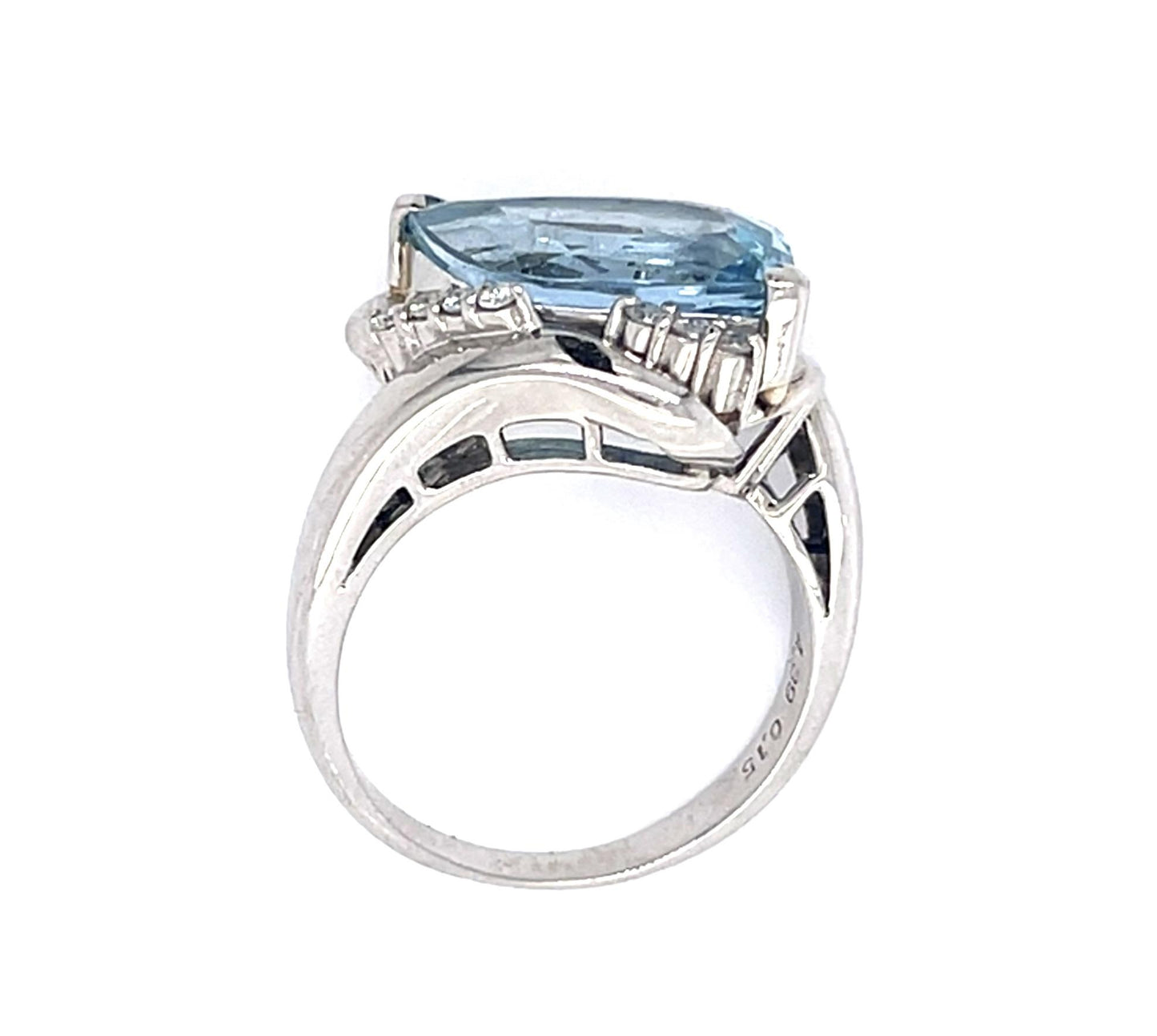 PT Aquamarine & Diamond Ring 10.2gr 4.39ct(aq) 0.15ct twt(dia) Circa 1970s