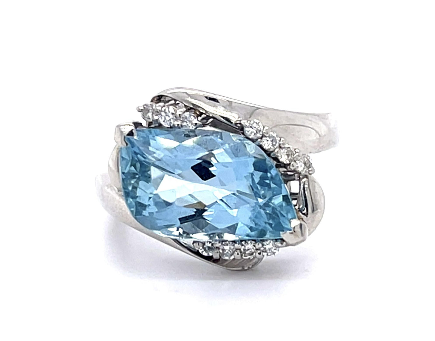 PT Aquamarine & Diamond Ring 10.2gr 4.39ct(aq) 0.15ct twt(dia) Circa 1970s