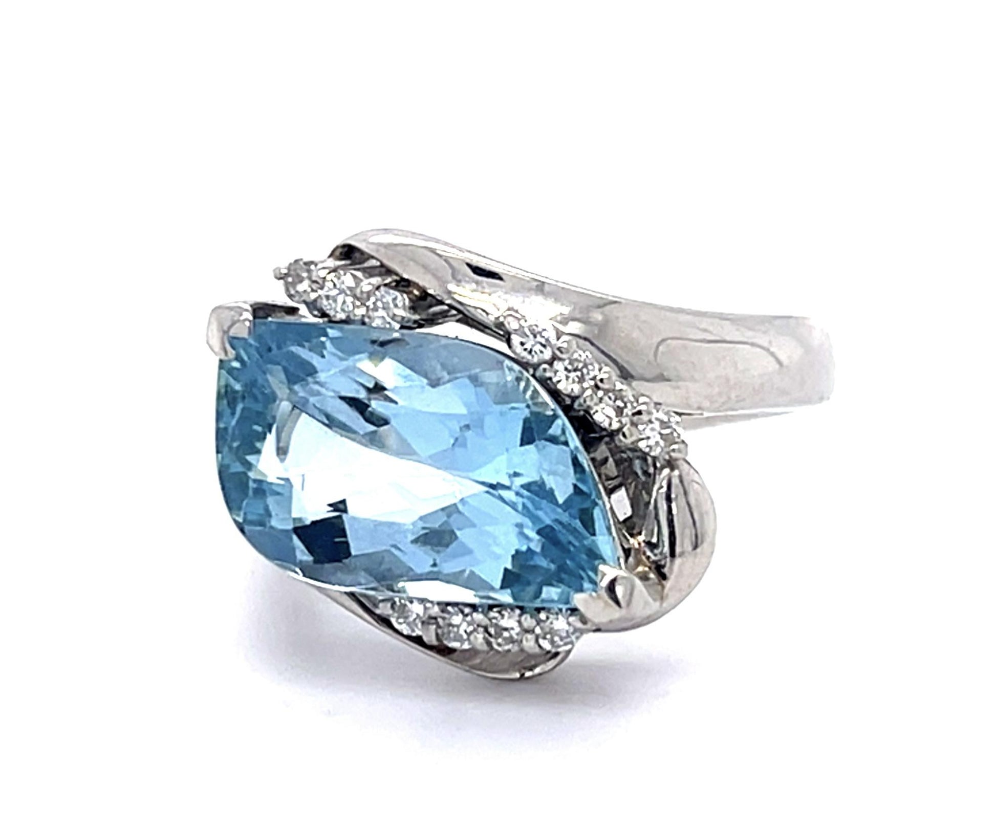 PT Aquamarine & Diamond Ring 10.2gr 4.39ct(aq) 0.15ct twt(dia) Circa 1970s