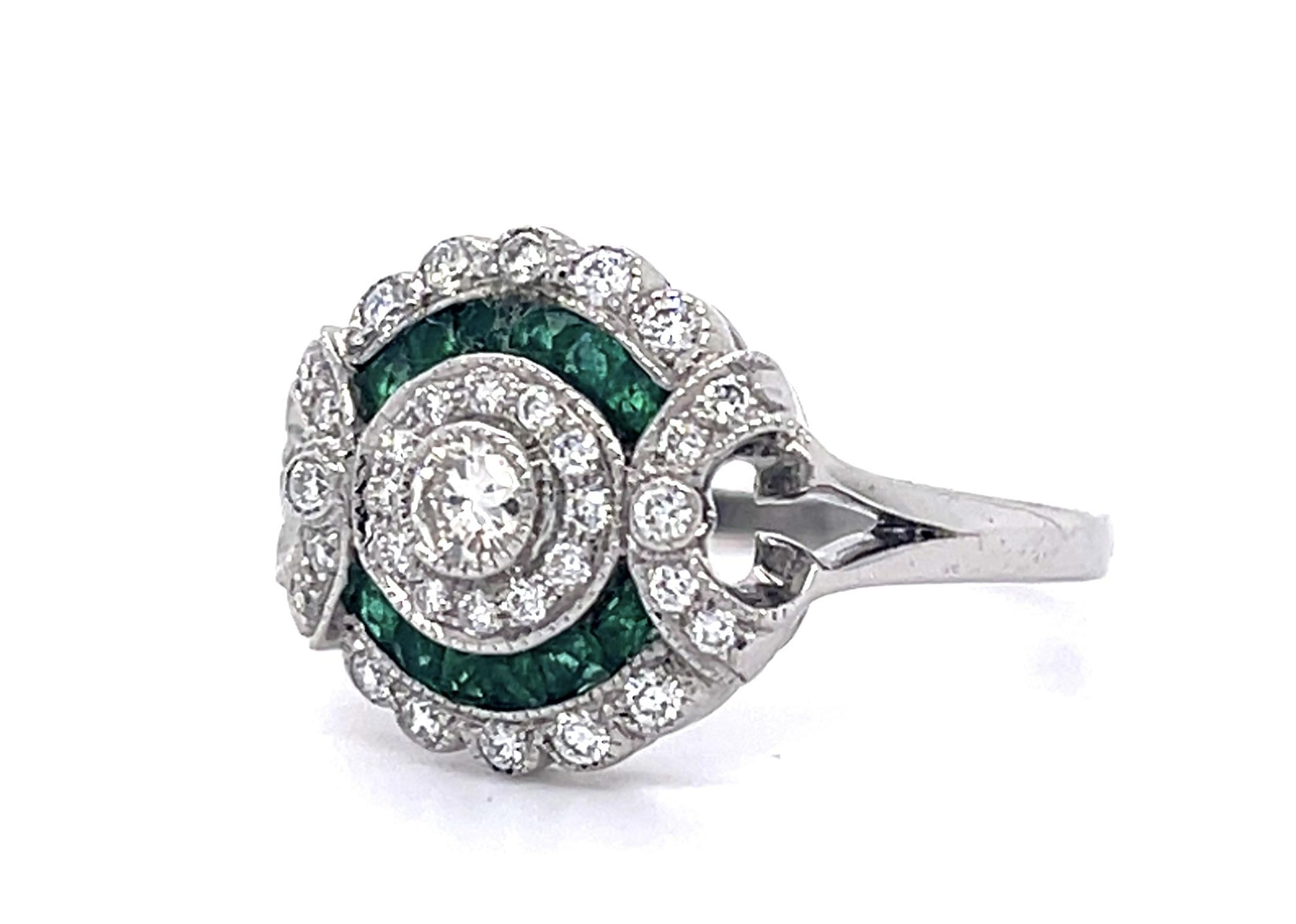 0.30ct Diamond &  0.38ctw Emerald 18KW  3.70gr Ring Size 6.75