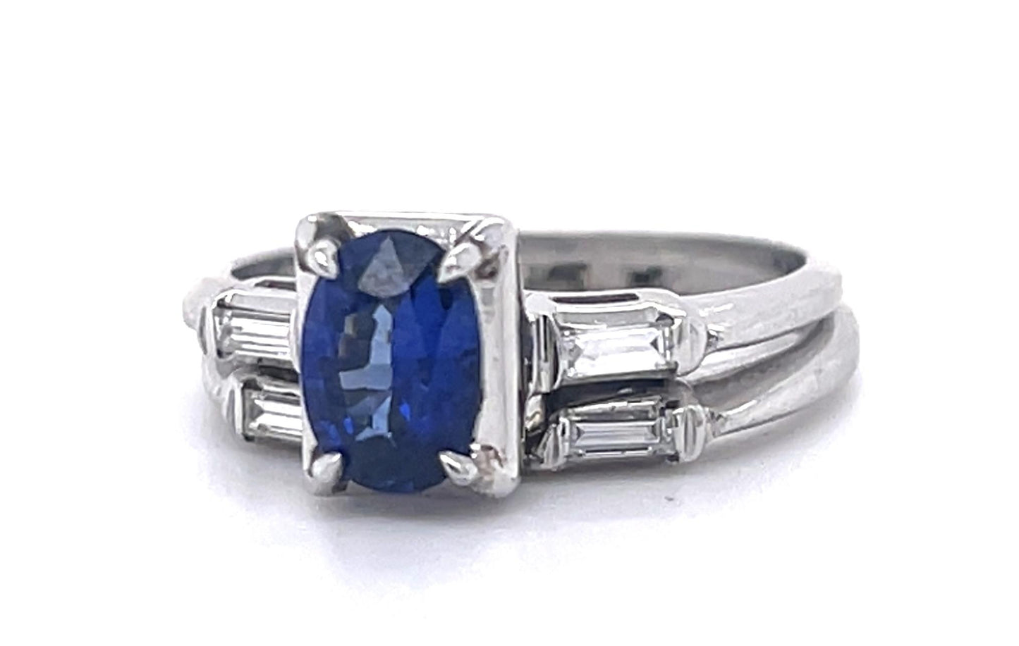 .92ct Sapphire & 0.24ctw Diamond 18KY White Gold 4.60gr Ring Circa 1950s