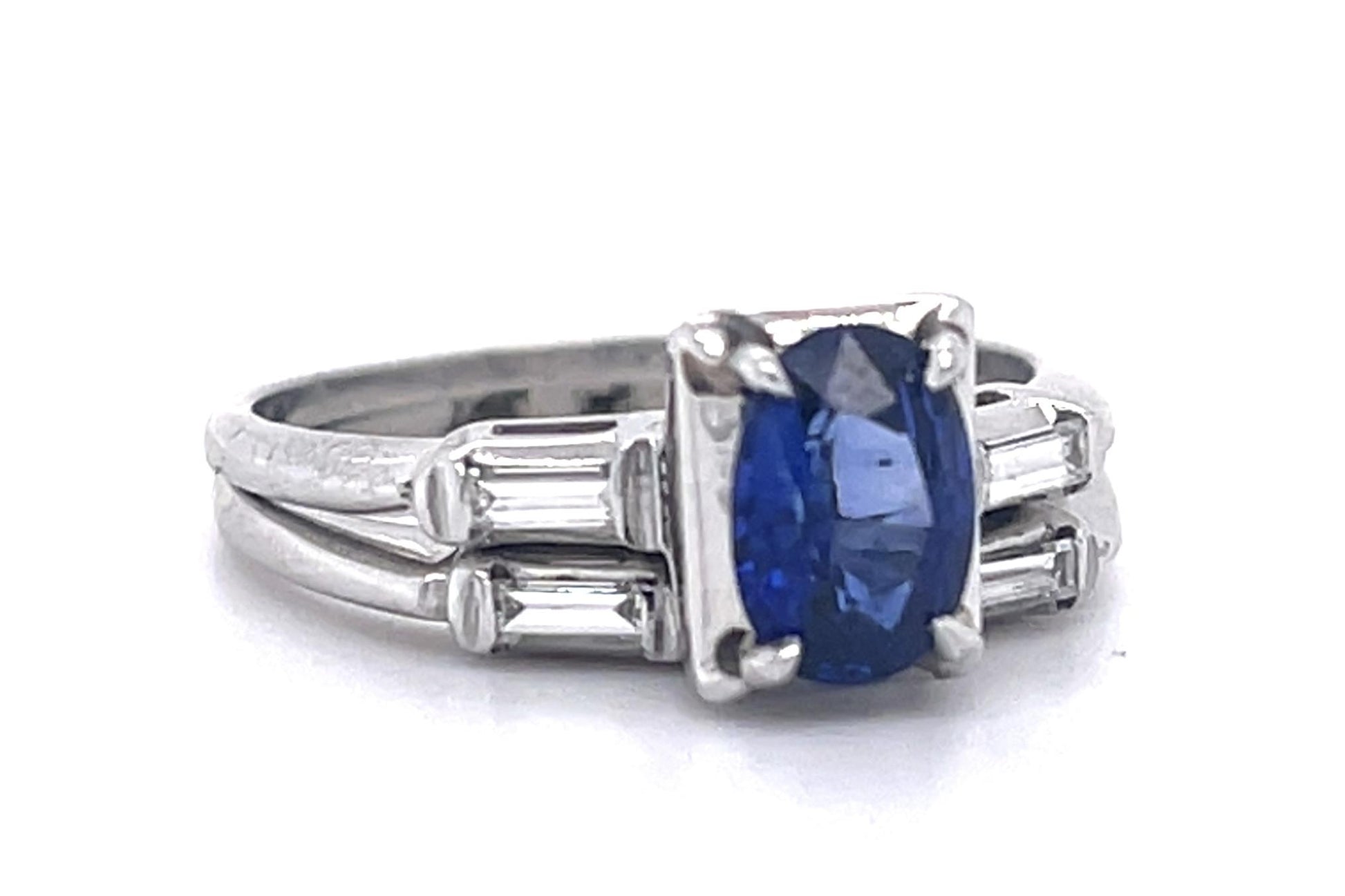 .92ct Sapphire & 0.24ctw Diamond 18KY White Gold 4.60gr Ring Circa 1950s