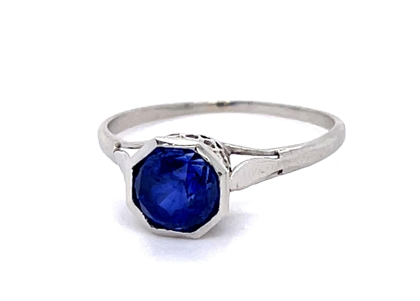 Art Deco 2.25ct Sapphire Platinum Solitaire Ring (Antique 1920s)