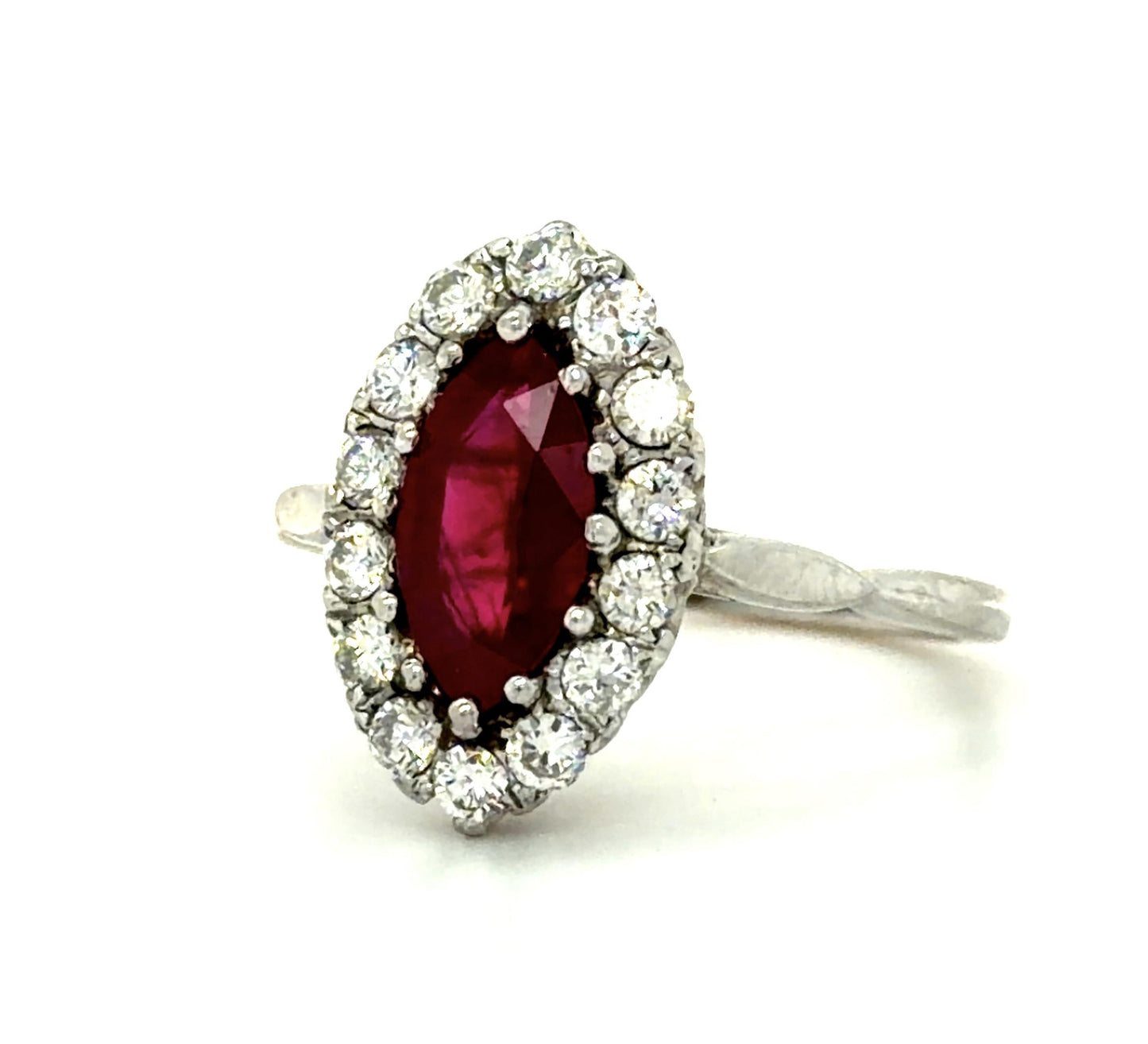 18KW Ruby &  Diamond Ring 4.9gr 1.23ct(rby) 0.70ct twt(dia) Circa 1960s