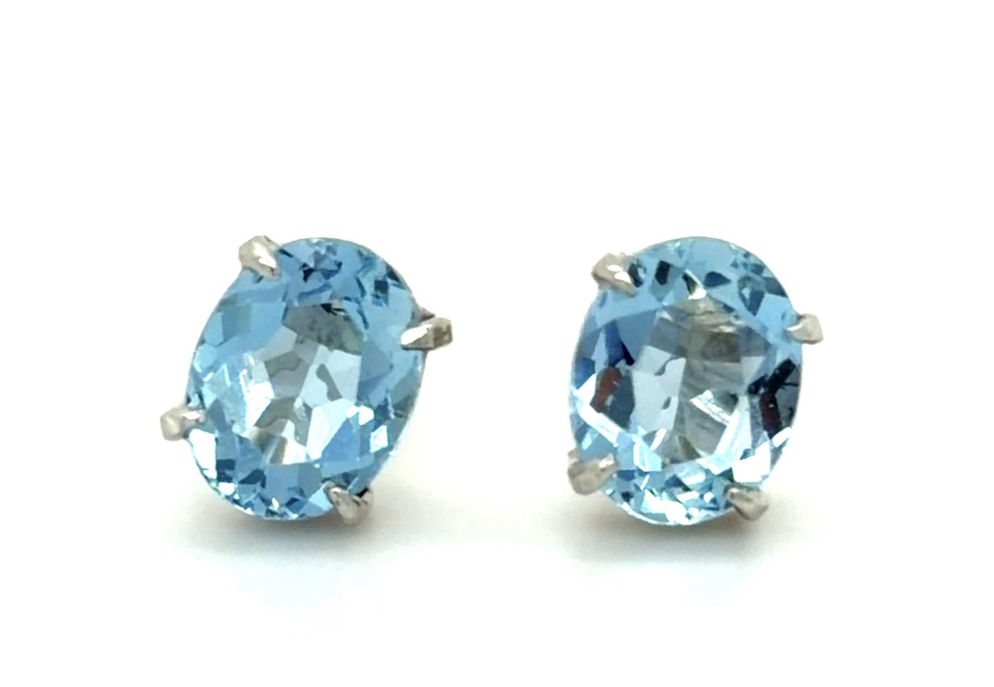 2.84ct Aquamarine 14KW Stud Earrings