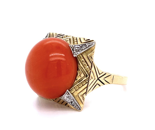 18KY Coral &  Diamond Ring 12gr 0.24ct twt(dia) Circa 1960 ESTATE  Size 9