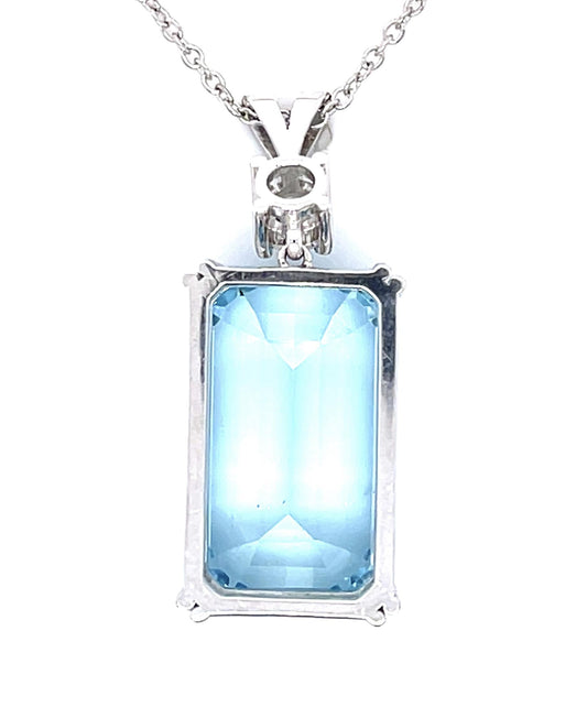 14.38ct Aquamarine 14KW Pendant