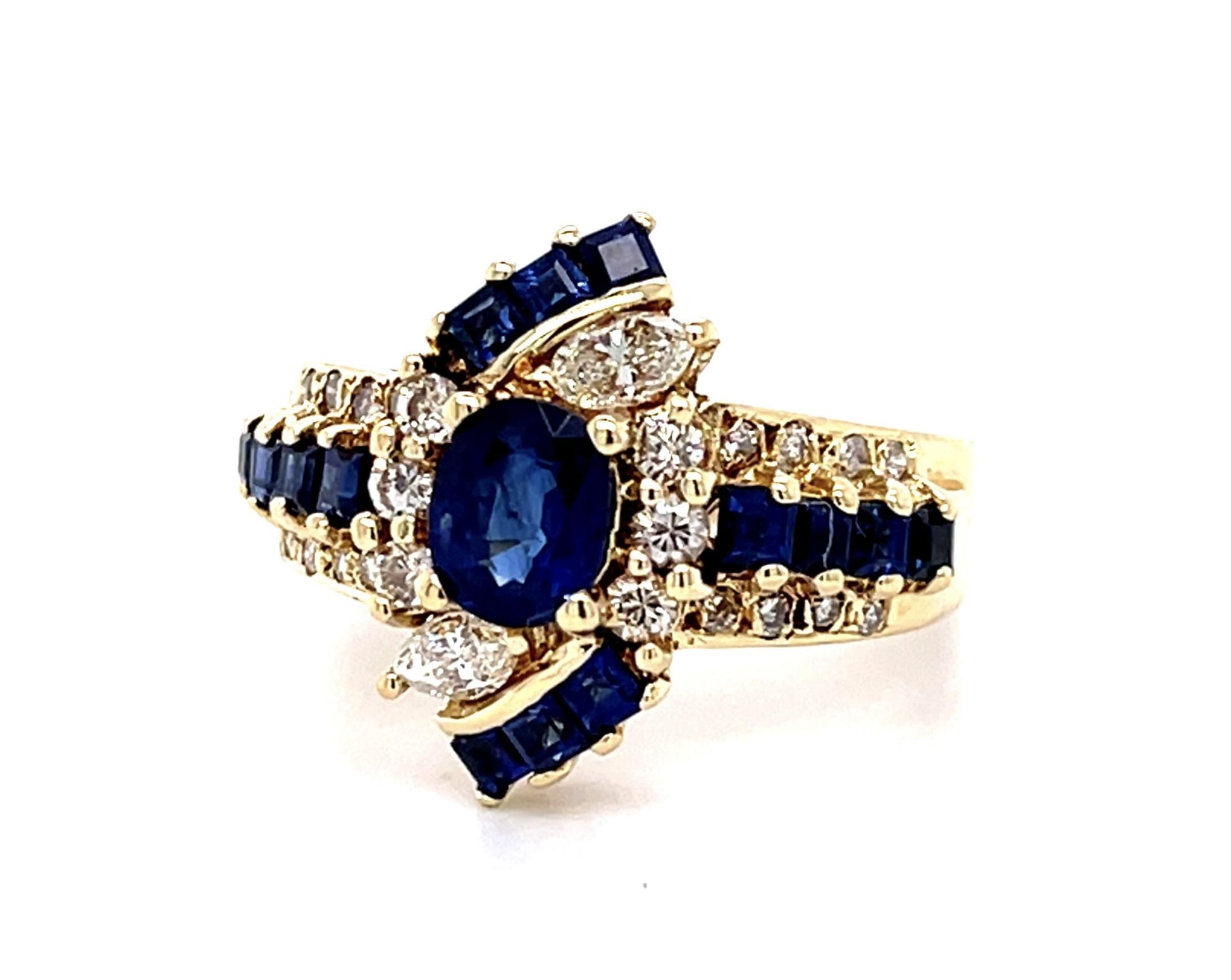 .68ct Center Sapphire 18KY Ring