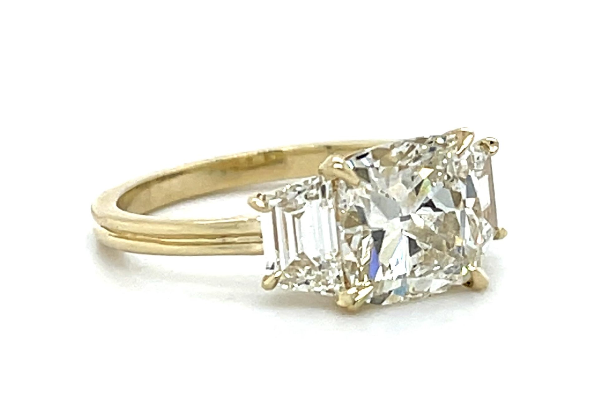 2.06ct J SI1 Round Diamond 14KY Ring .84ct Trapezoid Diamond