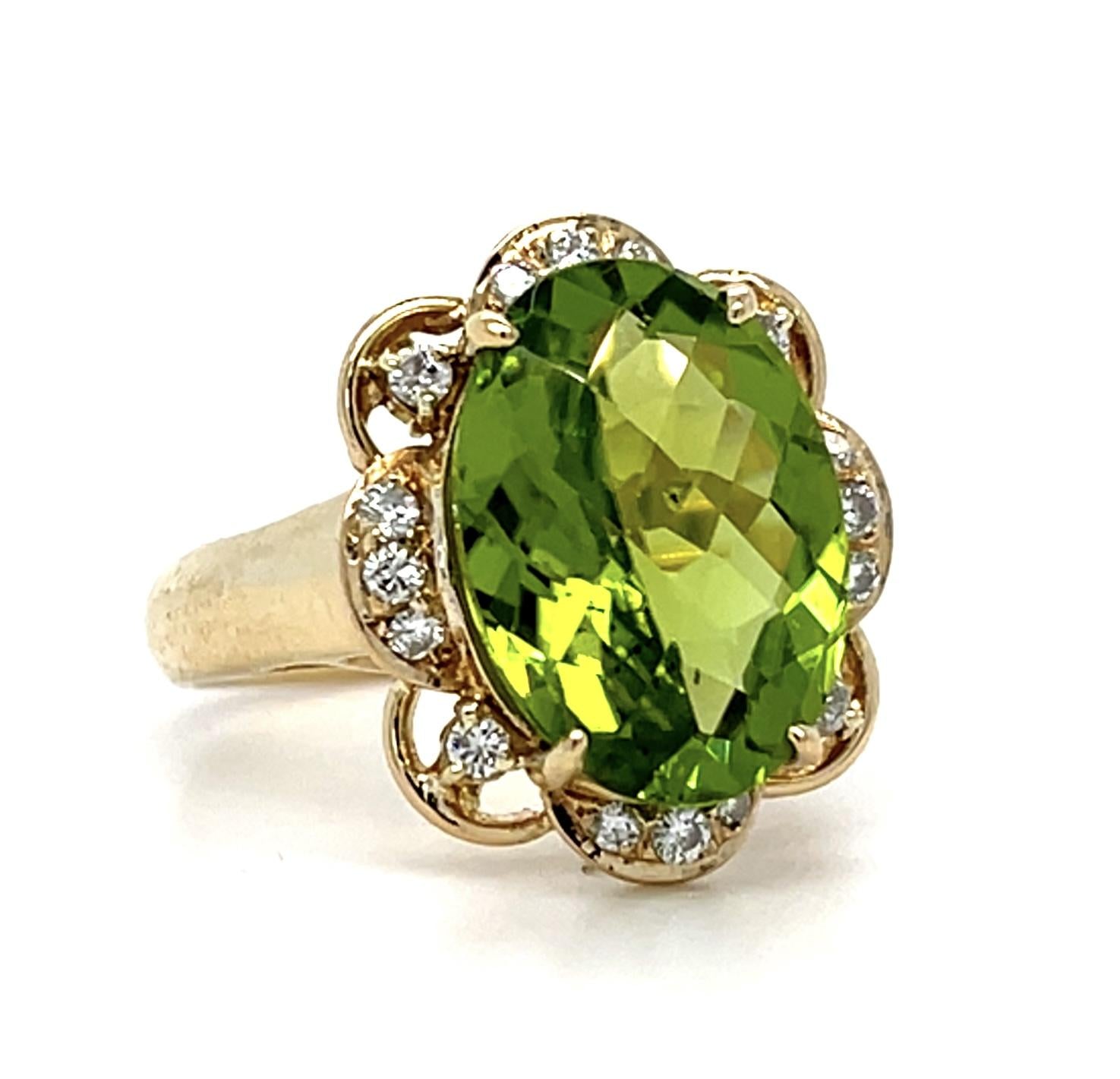 5.55ct Peridot 14KY Ring .16ct Diamond 6.26g