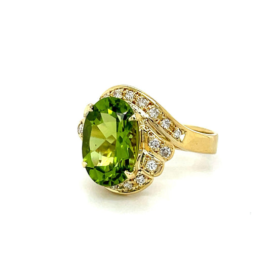 4.90ct Peridot 18KY Vintage Ring (c 1970s) .55ct Dia 6.50 Size 6g