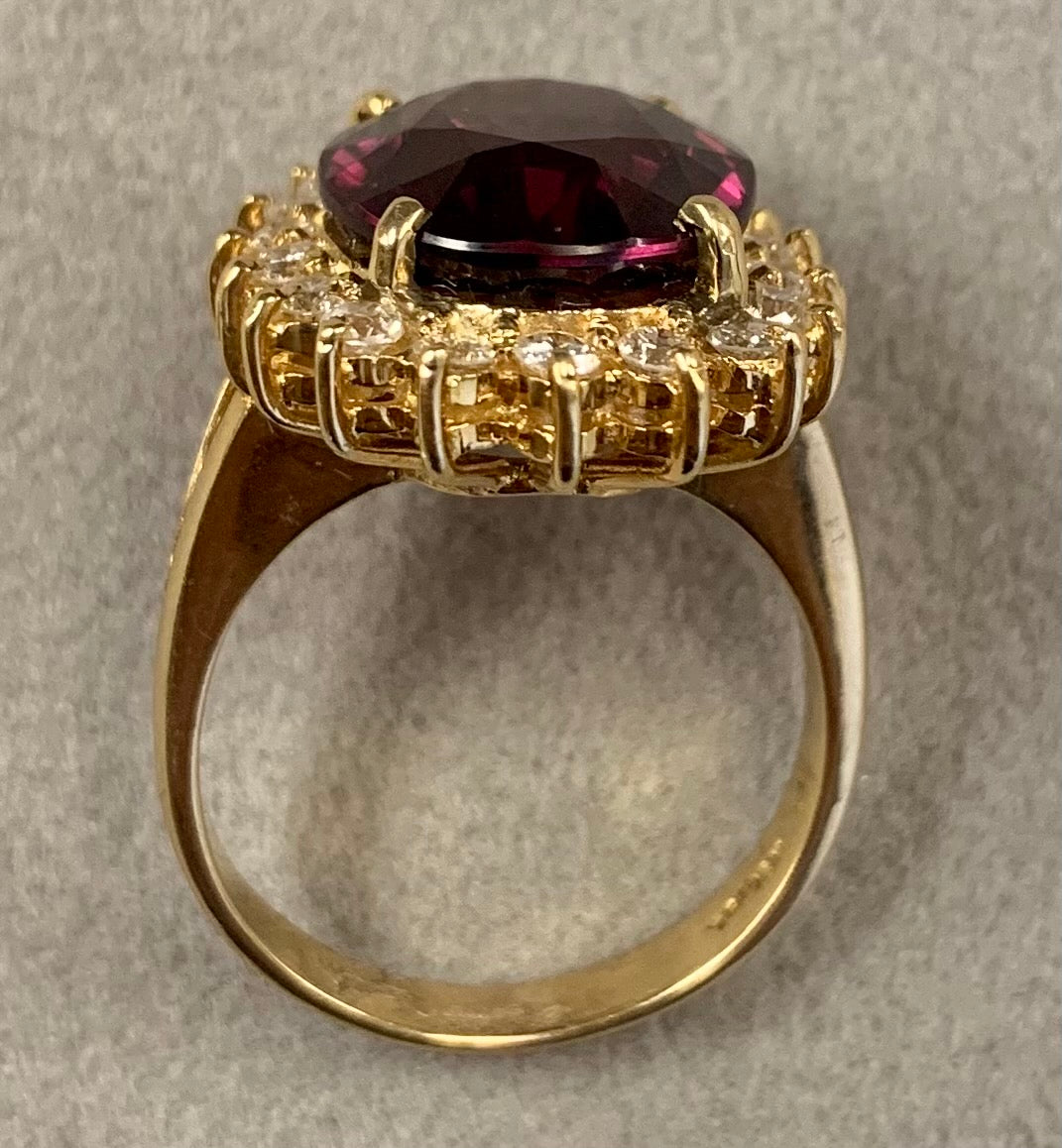 10.98ct Garnet Ring